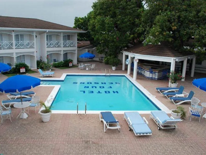 Hotel Four Seasons Kingston 3*,